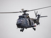 Defensie traint met Eurocopter helikopters boven Dordtse Kil