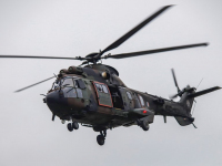 Defensie traint met Eurocopter helikopters boven Dordtse Kil