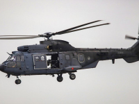 Defensie traint met Eurocopter helikopters boven Dordtse Kil