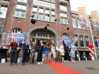 Diploma - uitreiking in de open lucht Johan de Witt-Gymnasium Dordrecht
