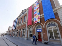 20151004-Banners-opgehangen-voor-koningsdag-centraal-station-Dordrecht-Tstolk