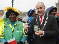 20161411 Ambulancedienst ZHZ houdt stil protest tijdens sinterklaasintocht 2016 Dordrecht Tstolk 003