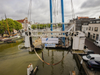 Dordrecht zwaait schroevendok uit Wolwevershaven Dordrecht