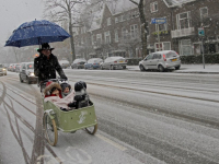 Sneeuwoverlast in Krispijnseweg Dordrecht