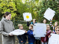 04112022-1000-pakketten-voor-de-dg-van-de-mantelzorg-Bavinckschool-Singel-Dordrecht-Stolkfotografie-001