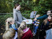 04112022-1000-pakketten-voor-de-dg-van-de-mantelzorg-Bavinckschool-Singel-Dordrecht-Stolkfotografie