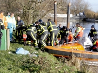 20152611-Hulpdiensten-rukken-uit-voor-drenkelingen-Oosthaven-Dordrecht-Tstolk-004