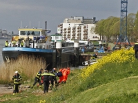 20171504 Persoon uit water Beneden-Merwede gehaald Papendrecht Tstolk 001