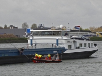 20171504 Persoon uit water Beneden-Merwede gehaald Papendrecht Tstolk 002