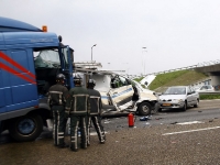 drie-gewonden-bij-aanrijding-a15-001_formaat-wijzigen