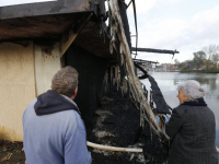 20170211-Drijvende-hotelkamers-Villa-Augustus-verwoest-door-brand-Oranjelaan-Dordrecht-Tstolk-005