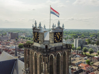 Nederlandse vlag op gebouwen Dordrecht vanwege 19 juli eerste vrije statenvergadering Dordrecht