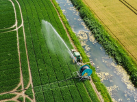 Akkerbouw wordt gesproeid Vernieuwde Biesbosch Dordrecht