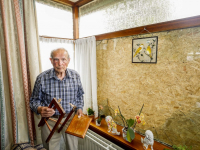 Karel Rombout (86) overleefd aanval van inbrekers Rechte Zandweg Dordrecht