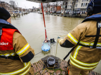 Brandweer oefent in Wijnhaven Taankade Dordrecht