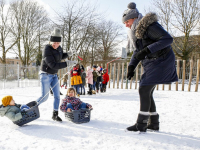 Sneeuwpret kinderen en leerkrachten Don Bosco School Dordrecht Tstolk