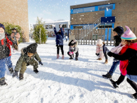 Sneeuwpret kinderen en leerkrachten Don Bosco School Dordrecht Tstolk