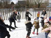 Sneeuwpret kinderen en leerkrachten Don Bosco School Dordrecht Tstolk