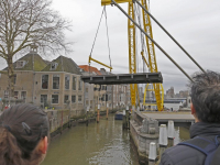 Eerste deel Engelenburgerbrug op transport