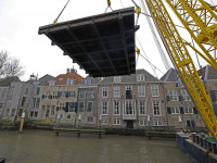 Eerste deel Engelenburgerbrug op transport