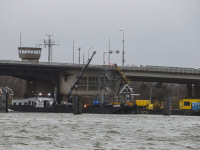 Fietspont Papendrechtsebrug in de vaart Dordrecht