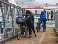 Fietspont Papendrechtsebrug in de vaart Dordrecht