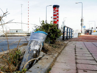 Schade bij Prins Hendrikbrug na ravage met auto Dordrecht