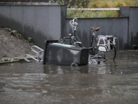 Burgemeester de raadsingel onder water Dordrecht