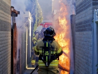 20171901 Forse schade bij schuurbrand in Zwijndrecht Tstolk 004