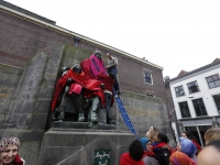 20170902 Inpakken van gebroeders De Witt Startsein Warmetruiendag Visbrug Dordrecht Tstolk 004