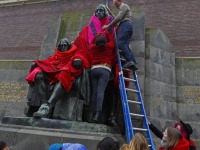 20170902 Inpakken van gebroeders De Witt Startsein Warmetruiendag Visbrug Dordrecht Tstolk