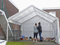 Knuffels en kaarsjes voor woning Cremerstraat Papendrecht