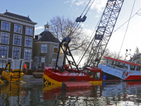 Gemeente start met berging van hijskraan en ponton Maartensgat Dordrecht