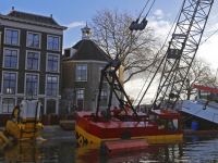 Gemeente start met berging van hijskraan en ponton Maartensgat Dordrecht