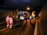 Geschaarde truck in Drechttunnel