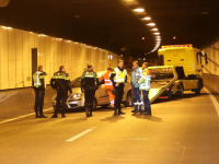 03042022-Gewonde-bij-eenzijdig-ongeluk-Drechttunnel-A16-Zwijndrecht-Stolkfotografie