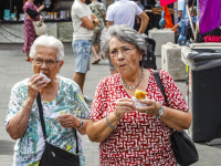 Hapje eten dansen en vooral Druk tijdens Pasar Malam Dordrecht