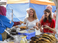 Hapje eten dansen en vooral Druk tijdens Pasar Malam Dordrecht