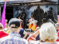 Hapje eten dansen en vooral Druk tijdens Pasar Malam Dordrecht