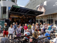 Hapje eten dansen en vooral Druk tijdens Pasar Malam Dordrecht