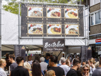 Hapje eten dansen en vooral Druk tijdens Pasar Malam Dordrecht