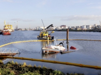 20140912-Werkschip-nog-niet-geborgen-Dordrecht-Tstolk_resize