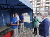 Mobiele coronavaccinatie-unit van de GGD prikbus Markt Papendrecht