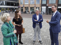 Mobiele coronavaccinatie-unit van de GGD prikbus Markt Papendrecht