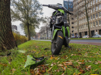 Deelscooter van Go gesloopt achtergelaten Spuiboulevard Dordrecht