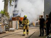 Graafmachine en container in brand Rijksstraatweg Dordrecht