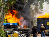 Graafmachine en container in brand Rijksstraatweg Dordrecht