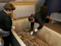 20162410 Reconstructie plaats graf 43 Dordrechts Museum Dordrecht Tstolk 001