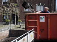 20172703 Gratis voedsel voor de plantjes Dordrecht Tstolk