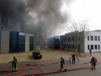 20142611-Grote-brand-bij-glasfabriek-Hardinxveld-A15-Tstolk-001_resize